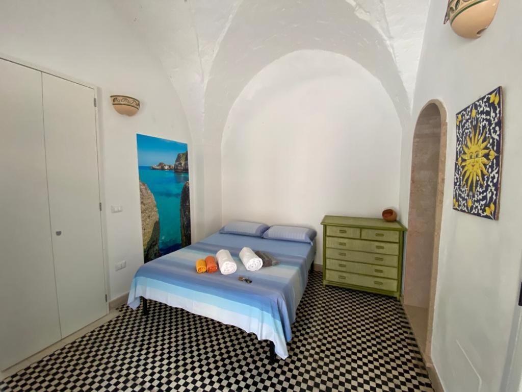 Casa Vacanze Illiria A Roca Vecchia Vicinissima Al Mare Exterior photo